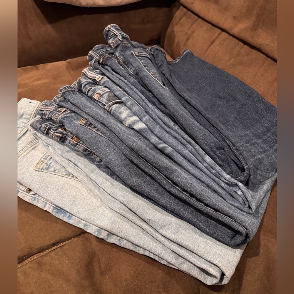 4 jeans 30x30 men’s wear 2 American Eagle, 1 old navy, and 1 Hollister